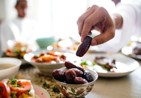 آداب الإفطار والسحور.. دروس نبوية لصيامٍ مبارك!🌙