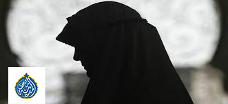 25 ضميرًا مؤنثًا في آية واحدة.. لماذا خصّ الله النساء بهذا الخطاب؟