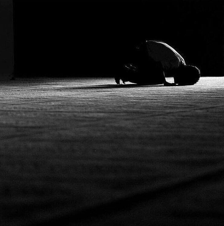 ﴿تَتَجَافَىٰ جُنُوبُهُمۡ عَنِ ٱلۡمَضَاجِعِ).. تجارة رابحة في جوف الليل!